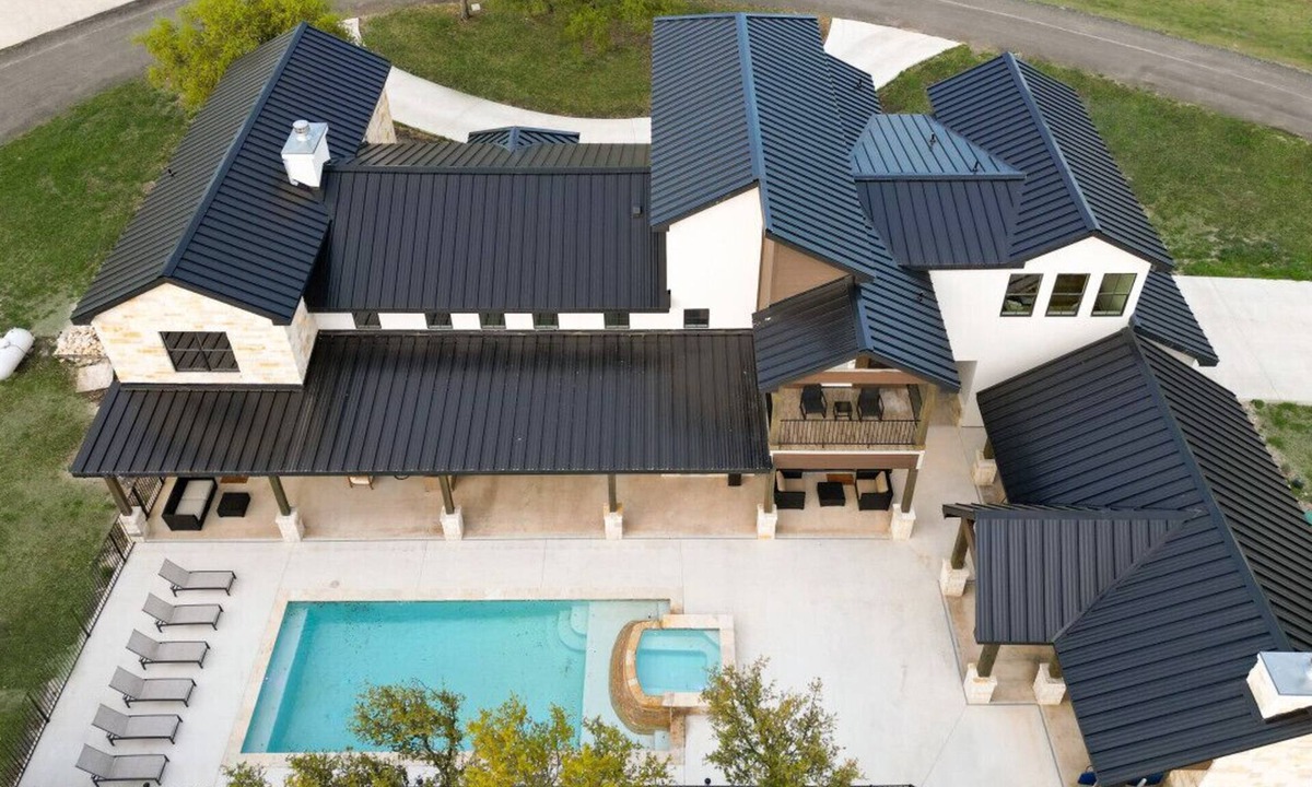 Sabinal House | Near Frio~Pool~Hot tub~Two Kitchens~For 30