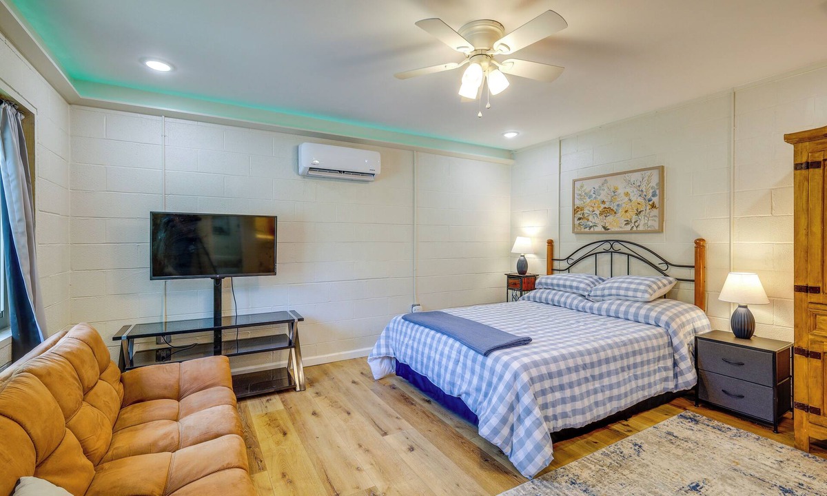 Clinton Apartment | Near Greers Ferry Lake! Cabin w/Resort Perks