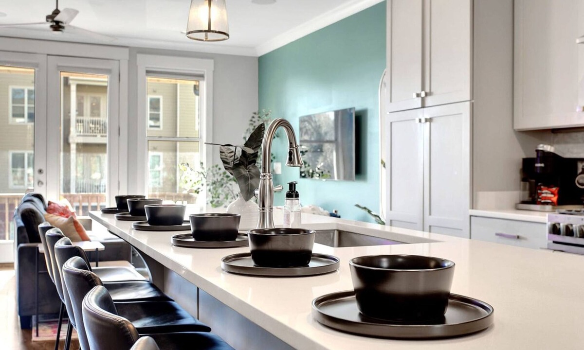 Eighth Avenue House | Near Gulch 12 South Book Luxury Now