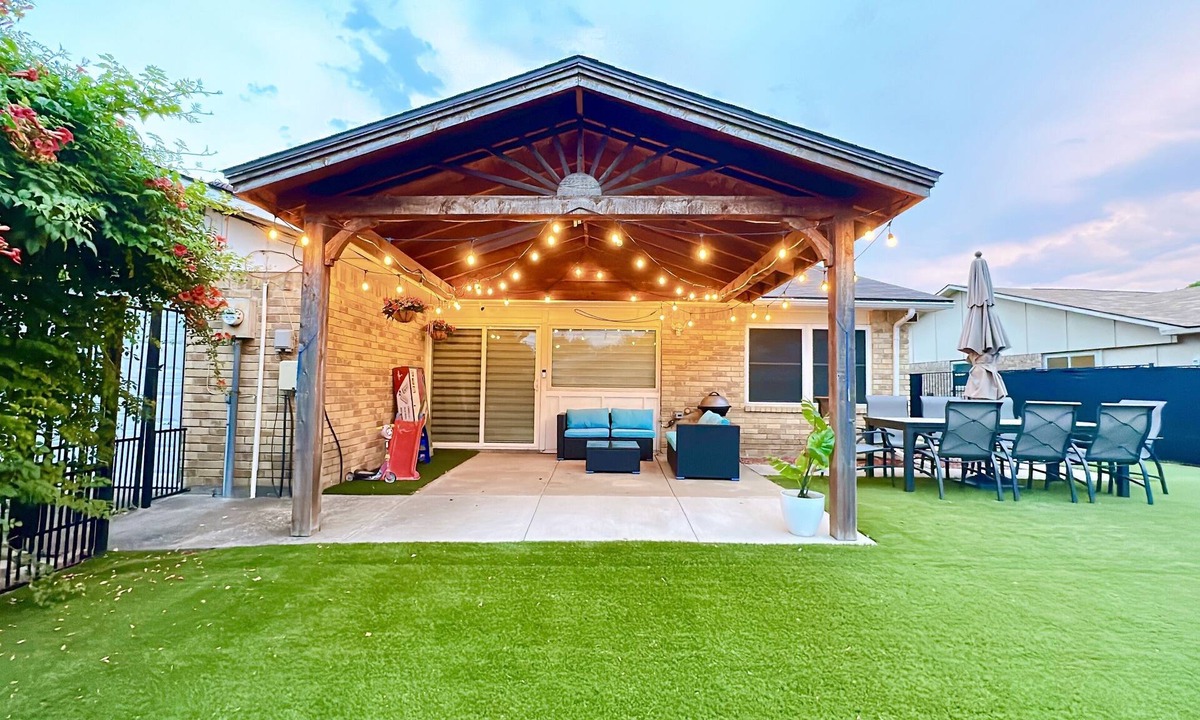 Plano House | Near Highways, Family Friendly, Grill, Dart, Tesla Charger, Garage, Foosball