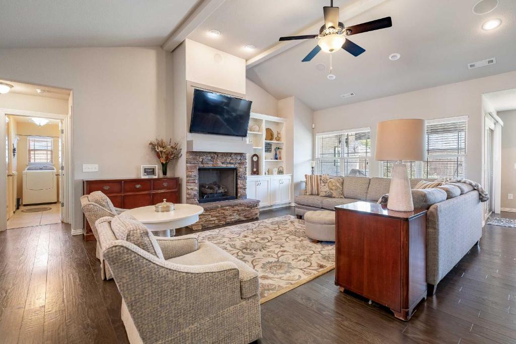 Rogers House | Near Hiking & Biking: Convenient Home in Rogers!