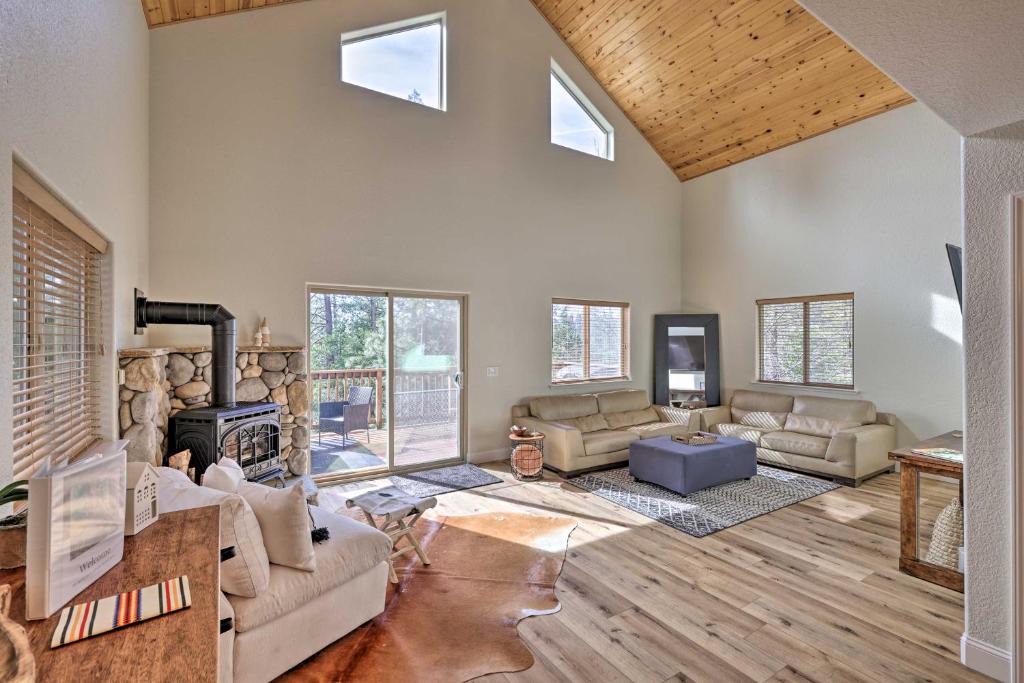 Arnold House | Near Hiking + Wineries: Arnold Cabin w/Deck!
