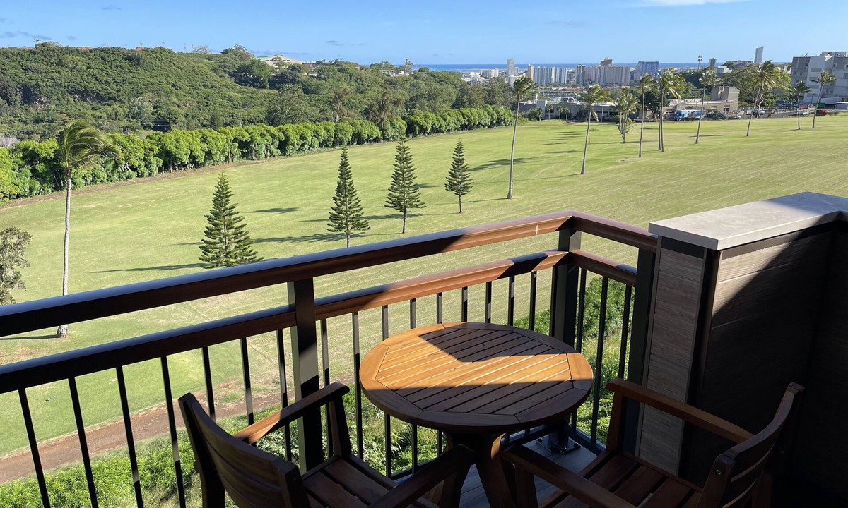 Moanalua House | NEAR JBPHH, HOME "E", GOLF COURSE VIEWS, CLEAN, GATED, Free Parking, CAGE CODE.