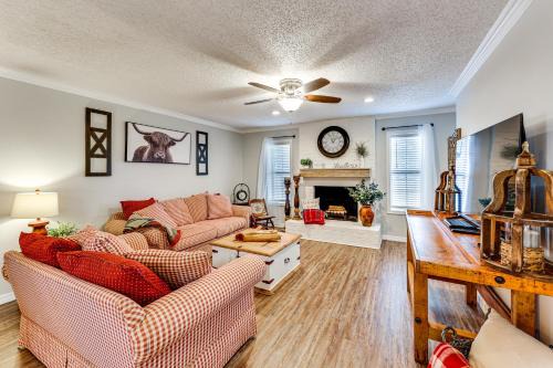 Russellville House | Near Lake Dardanelle: Updated Home w/Large Yard!