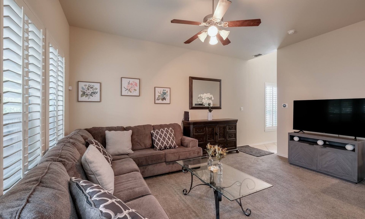 Country View House | Near medical center for all travel professionals Six Flags Sea World San Antonio
