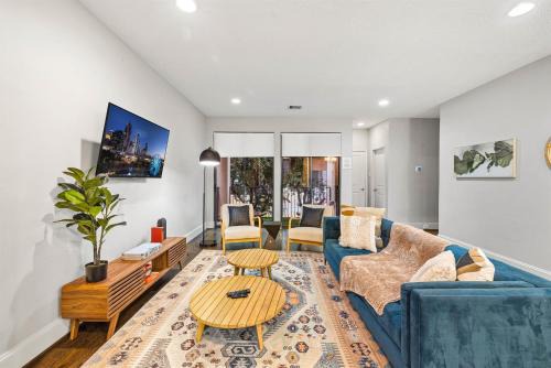 East Downtown Houston House | Near Midtown Downtown Games WiFi Balcony Pets