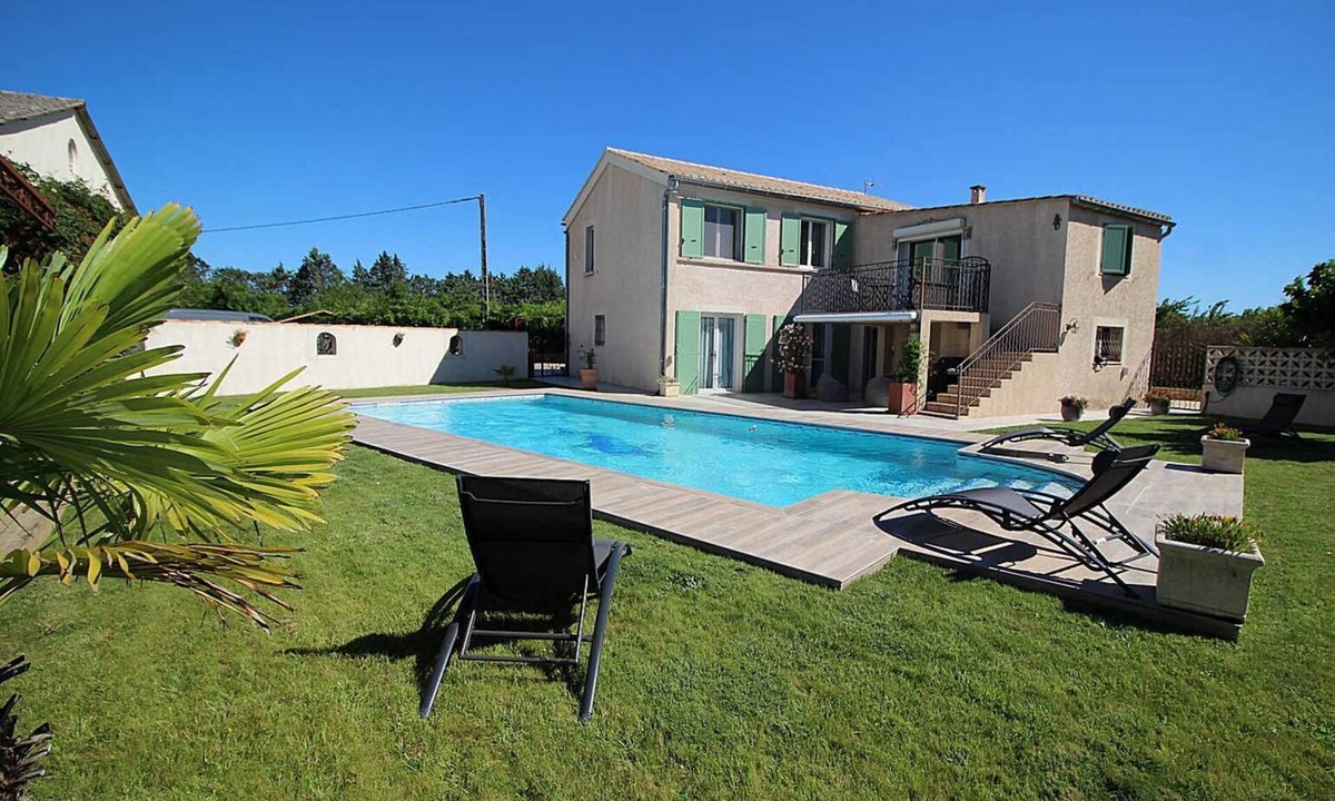 Garons House | Near Nîmes, spacious villa with A/C, nice swimming pool, pets allowed (1).