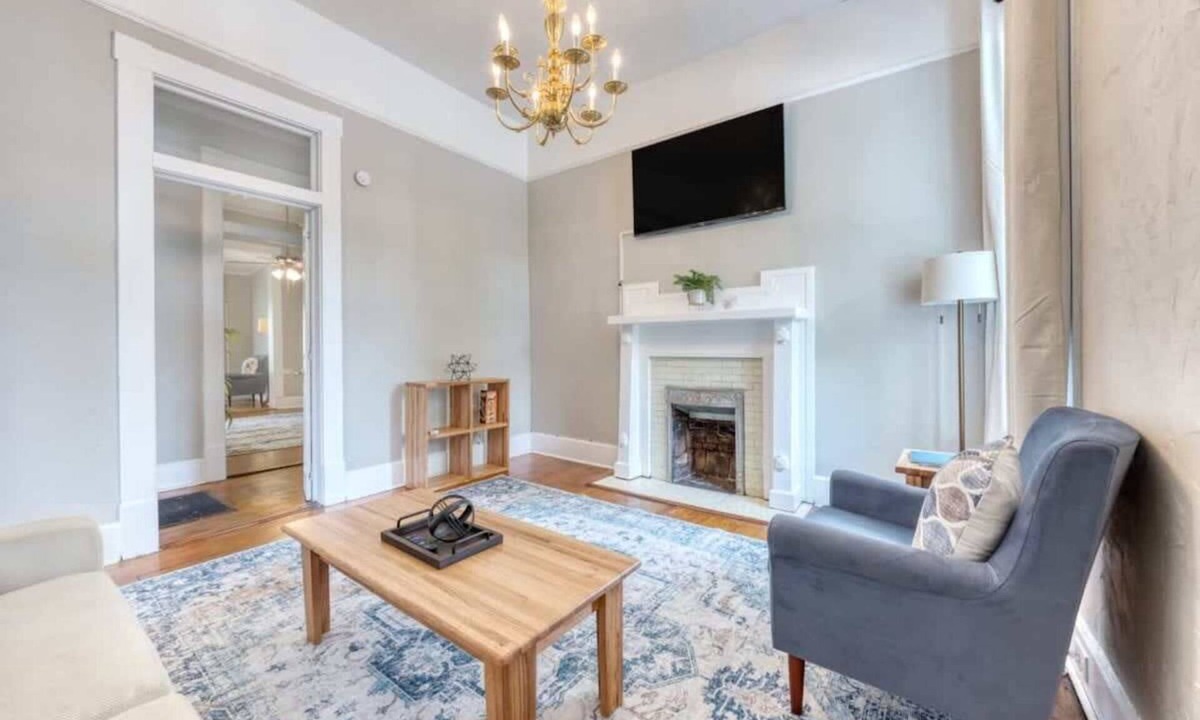 Columbus House | Near Parks, Downtown, & Riverwalk- Midtown Muse | Sleeps 14!
