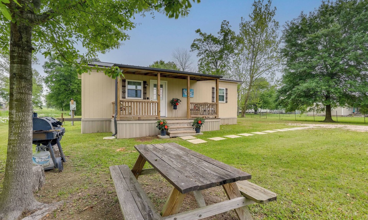 Winnie Cottage | Near Parks & Lakes: Pet-Friendly Winnie Cottage