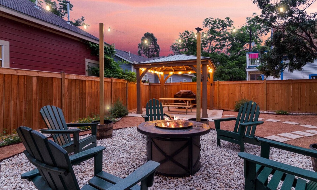 Five Points House | Near Pearl~Downtown~Fire Pit~Patio~Grill~Historic