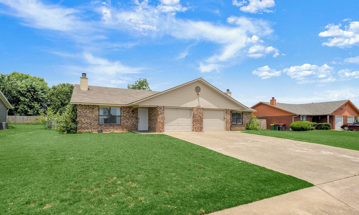 Springdale House | Near Razorback Stadium & Attractions, Firepit