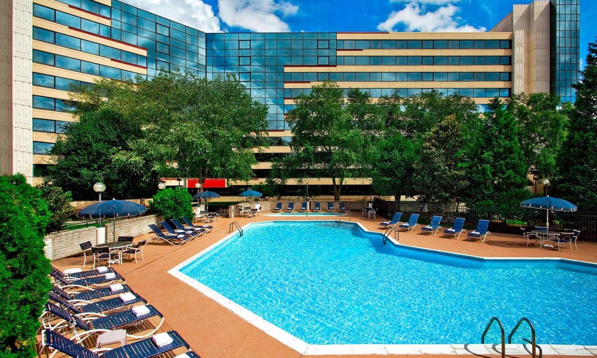 Durham Hotel | Near RDU Airport + Free Shuttle, Pool, & Dining