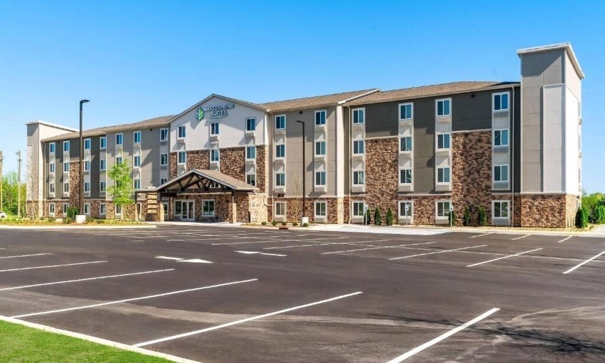 Greenville Hotel | Near Roper Mountain Science Center & Attraction! Pets Are Welcome, Free Parking!