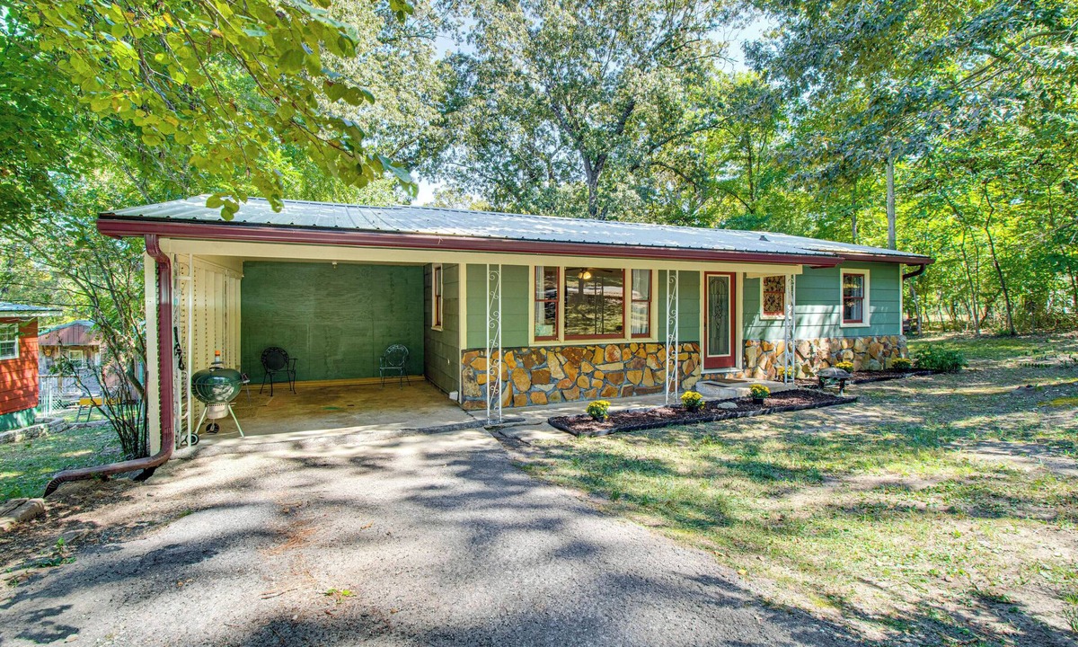 Mammoth Spring House | Near State Park & Spring River: Family Gem w/Yard