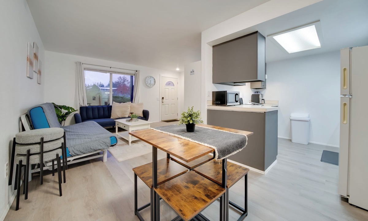 Lake Hills Cottage | Near Tech Hub & Transit: Central Bellevue Home