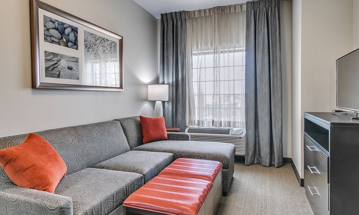 Lubbock Condo | Near Texas Tech University. Free Breakfast. Suite w/Full Kitchen.