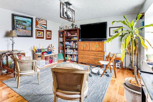 Germantown House | Near Trails, Parks & Orchards: Germantown Retreat