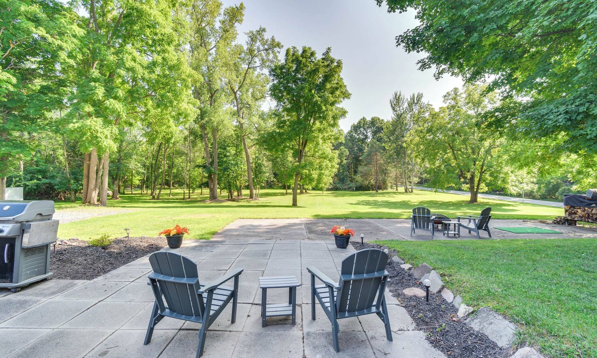 Victor House | Near Trails + Wineries: Victor Getaway w/Fire Pit