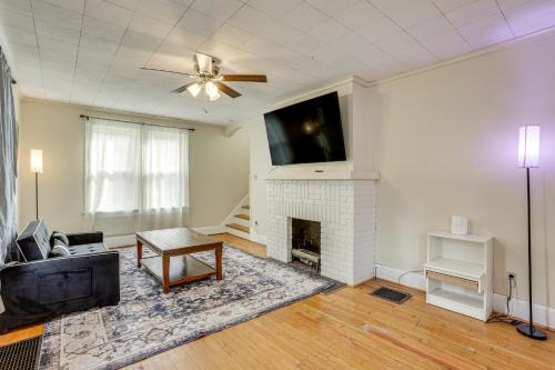 Woodburn House | Near University Ave! Pet-Friendly 3BR w/Foosball!
