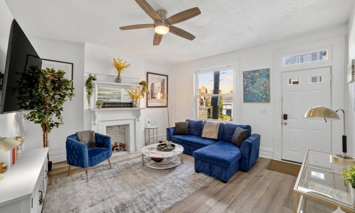 Shadyside House | Near UPMC, CMU, Pitt & Walnut + Free Parking
