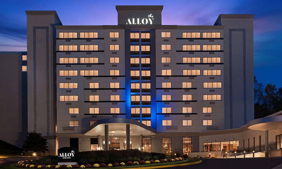 King of Prussia Hotel | Near Valley Forge | Shuttle. Restaurant. Gym.