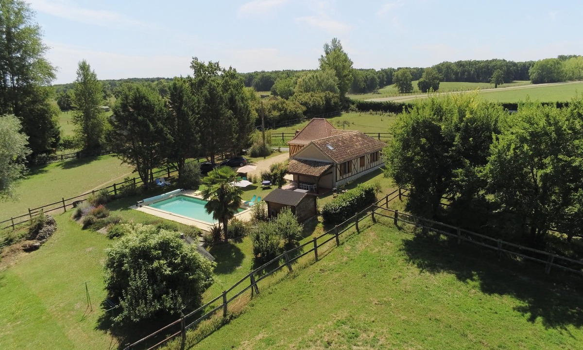 Ferrensac Cottage | Near Villeréal, France's 3rd favourite village, the 3* Gîte de Lasplaces