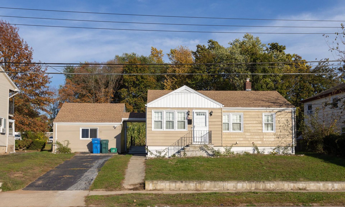 New Haven House | Near Yale with Game Room