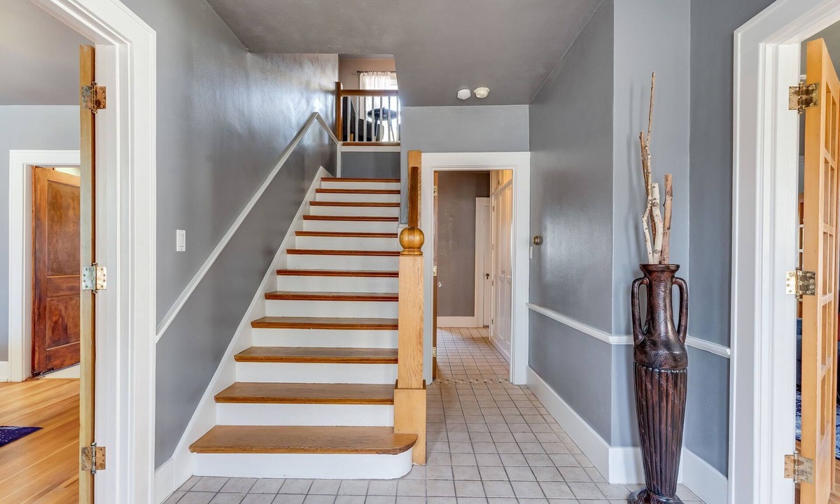 College Hill House | Nearby Wesley. Ping Pong, Foosball, & Games!