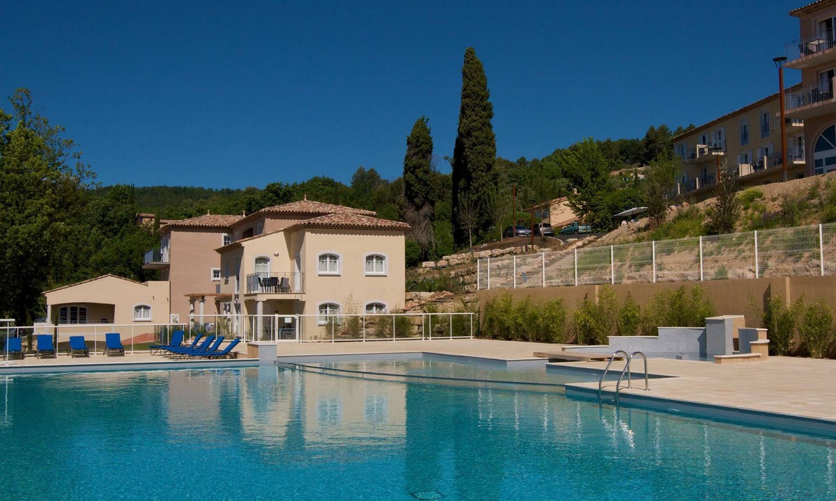 Callian Apartment | Neat apartment with dishwasher