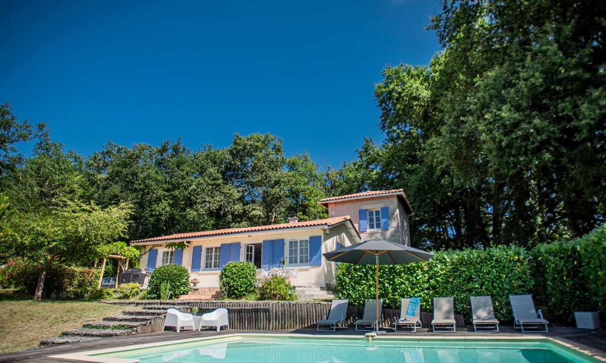 Laprade House | Neat modern house with private pool