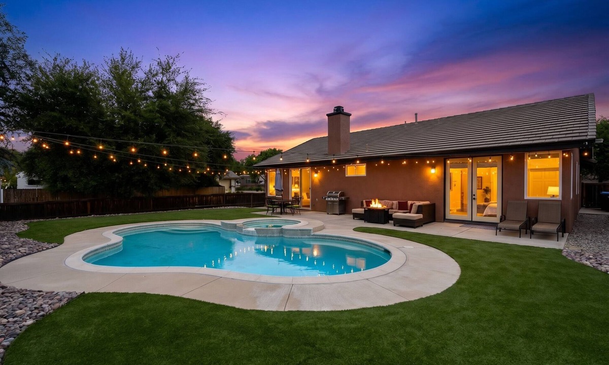 Hemet House | Nectar Nest, Video Tour, Pool, Spa, Fire Pit Arcade Game Room, King Master Suite