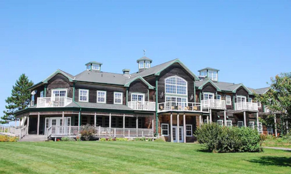 Little Pond Apartment | Ned's Landing at Spry Point