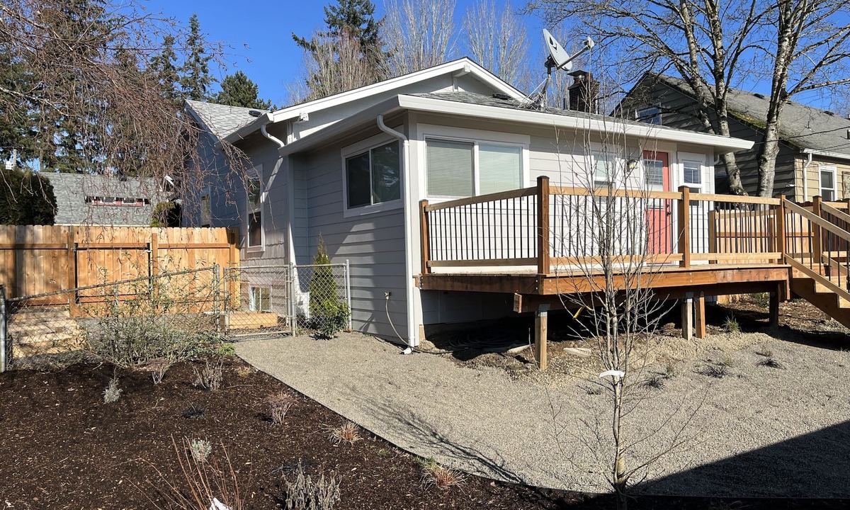 Downtown Vancouver House | Nee-Nee's Bungalow