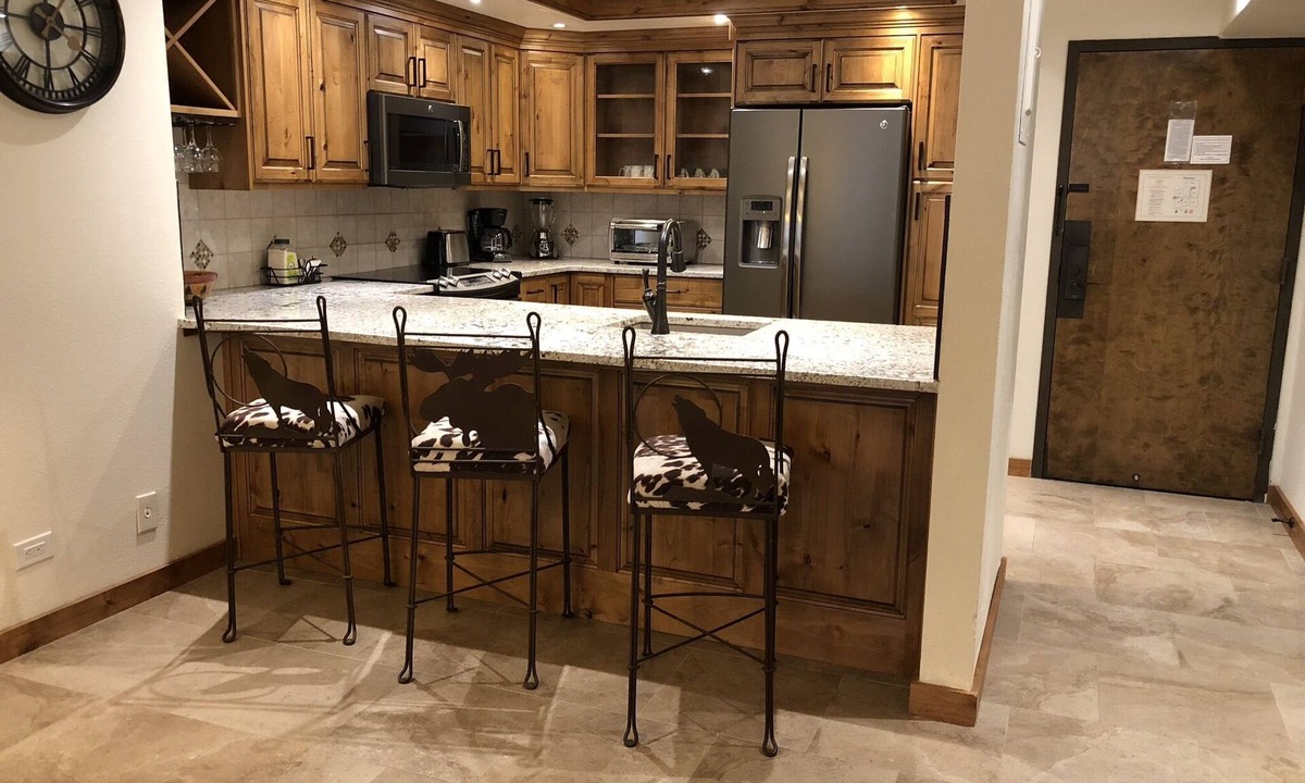 Peak 9 Condo | Need an escape from summer heat? Cool down in our cozy condo! Summer dates open!