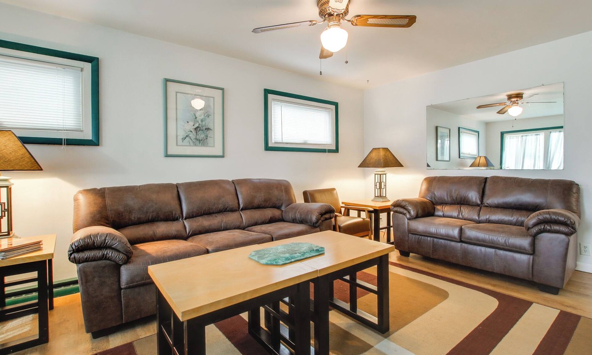 Neenah House | Neenah Home w/Deck: Near Lake Winnebago