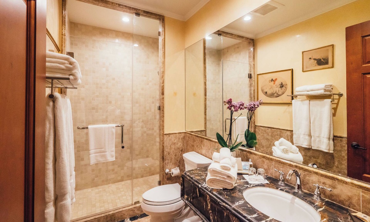 Lower Pacific Heights Hotel | Neighbourgood Sutter Mansion