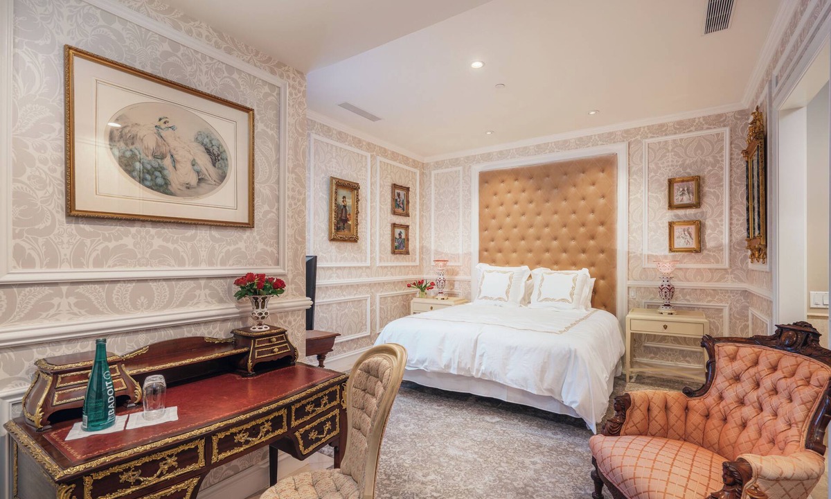 Lower Pacific Heights Hotel | Neighbourgood Sutter Mansion