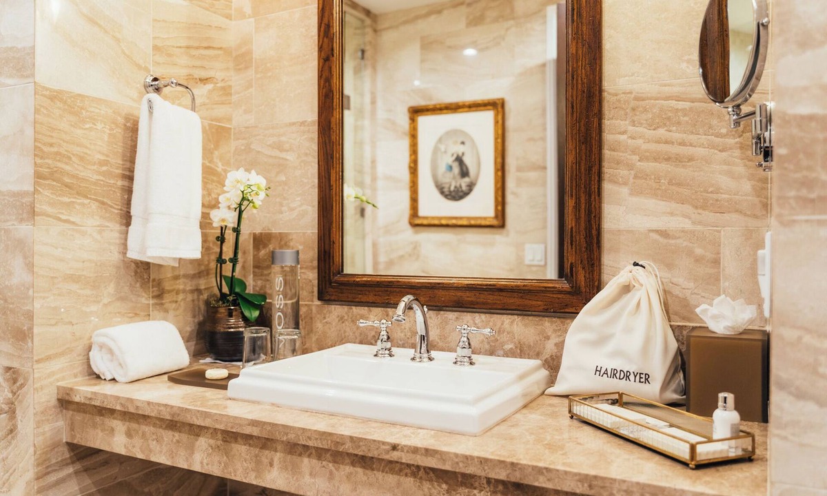 Lower Pacific Heights House | Neighbourgood Sutter Mansion