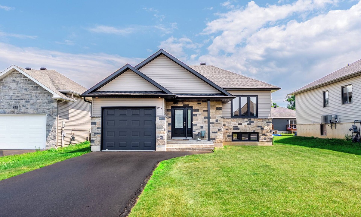 Cornwall House | Neighbourhood Gem Near Downtown Cornwall & the St. Lawrence River