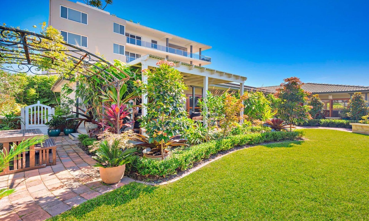Nelson Bay House | Nelson Bay CBD Oasis - 13 Government Rd