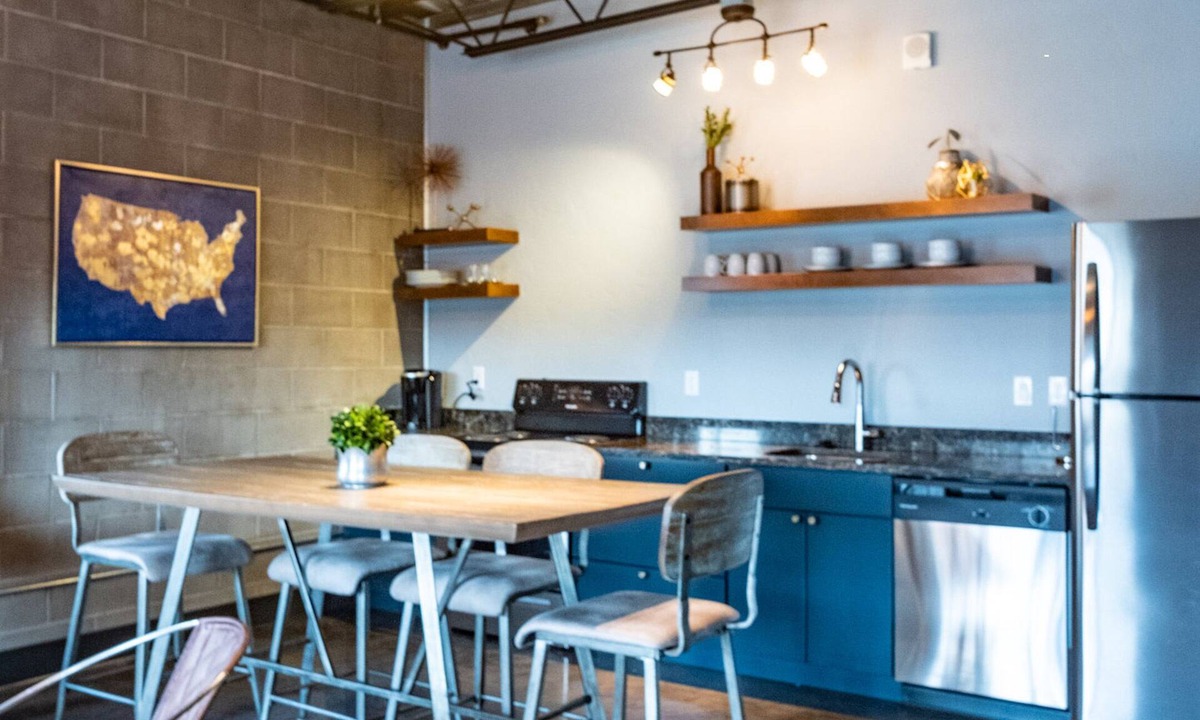 Sheridan House | Nelson Inn - The Four Top, 201