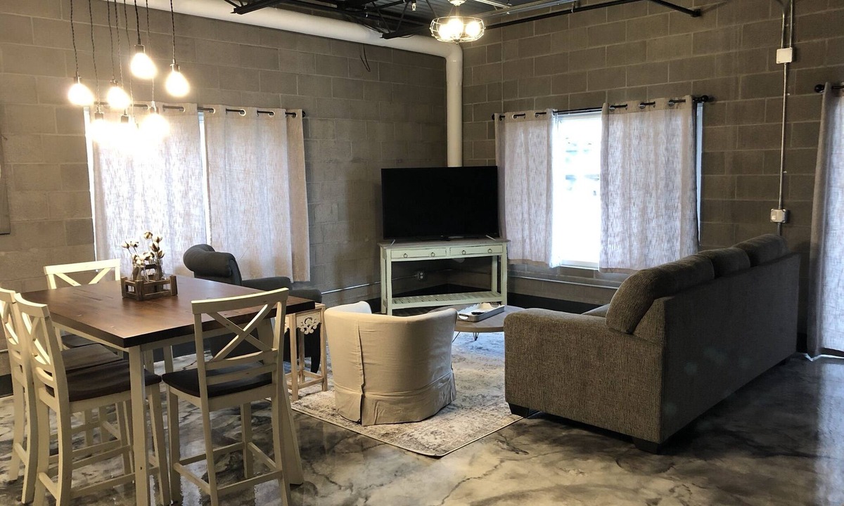 Sheridan House | Nelson Inn - The Four Top, 102