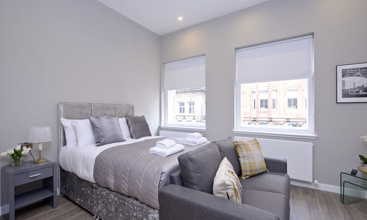 City Centre Glasgow Apartment | Nelson Mandela Place