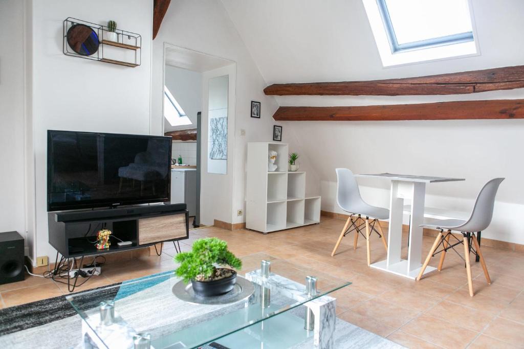 Nemours Apartment | Nemours Le Tanneurs - Vue Château