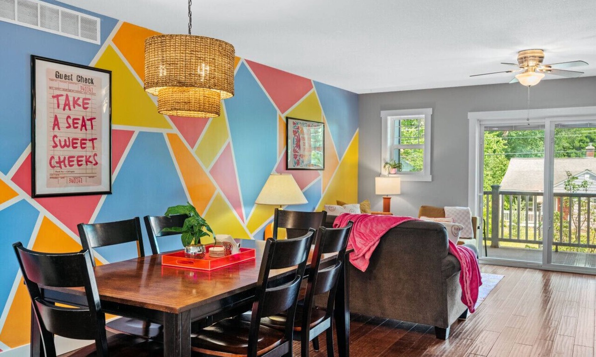 Traverse City Villa | Neon Nest 3BR Townhome Near Downtown Beach Wineries