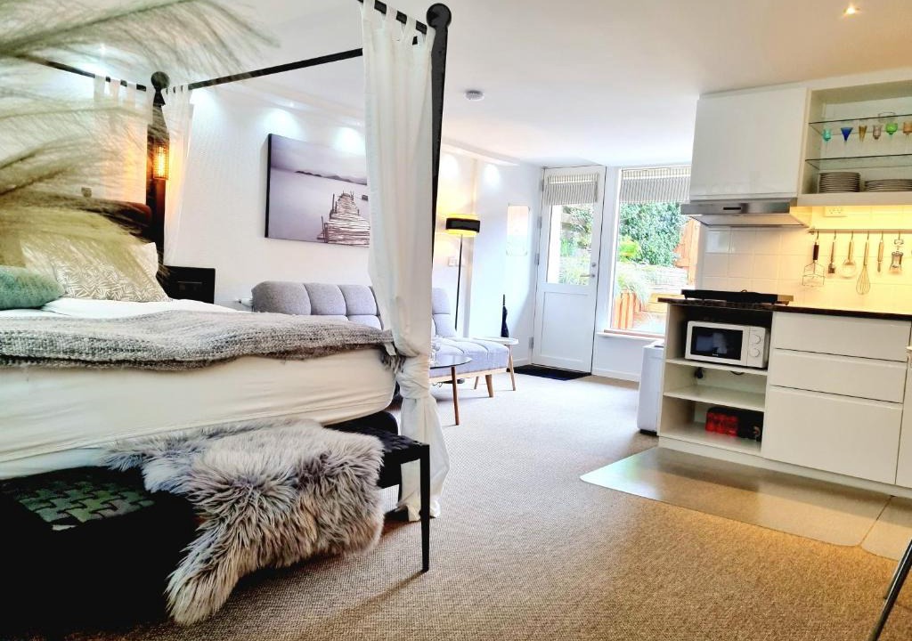Tarnby Kommune Apartment | Neptun Studio-apartment with terrace.