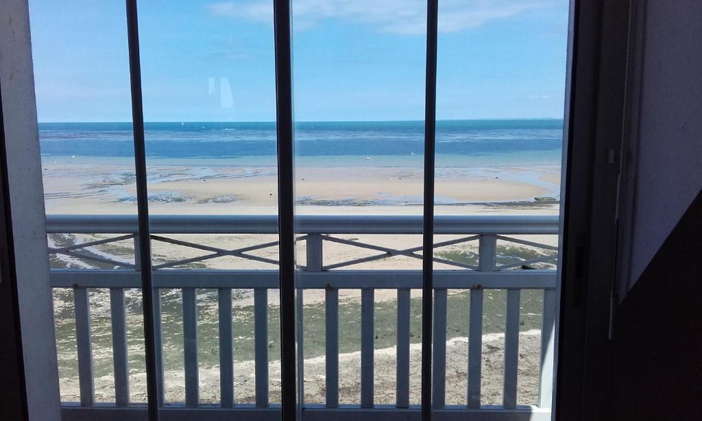 Lion-sur-Mer Apartment | NEPTUNE