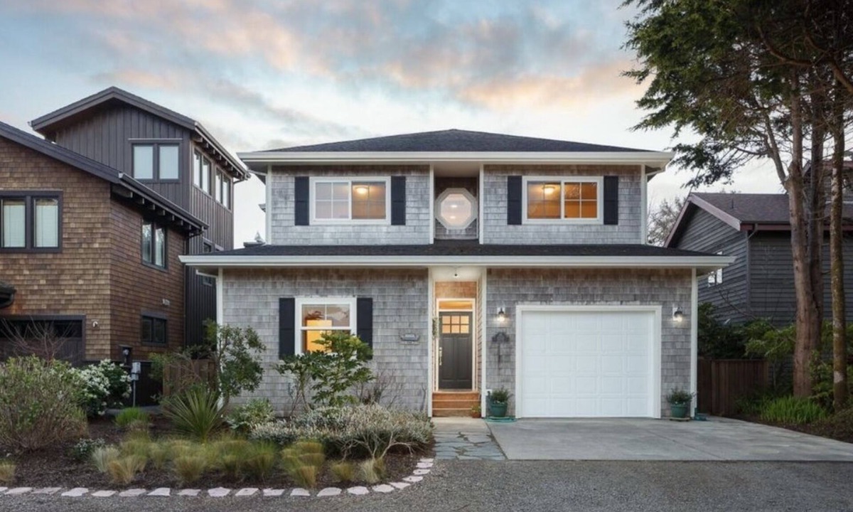 Neskowin House | Neskowin Village Family Home, steps from the Beach