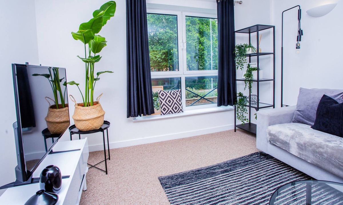 Northampton Apartment | Nest Easy - Alpha House (two bedroom)