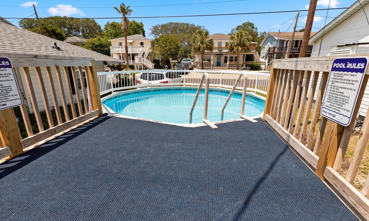 Crescent Beach House | "Nest" house across street from beach w/Pool